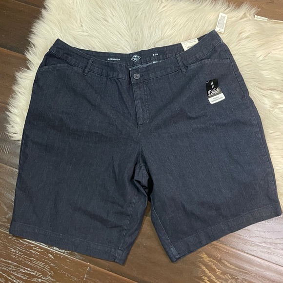 St. John's Bay Pants - NWT St Johns Bay Bermuda Shorts women’s Plus Size 22W